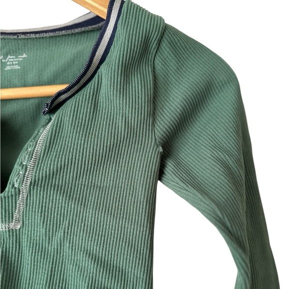 Urban Outfitters Out From Under Go For Gold Seamless Long Sleeve Cropped Top - Picture 9 of 16